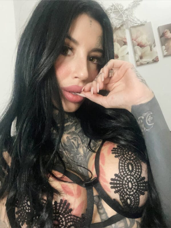 Aradyaltmodel OnlyFans Italiane - @aradya