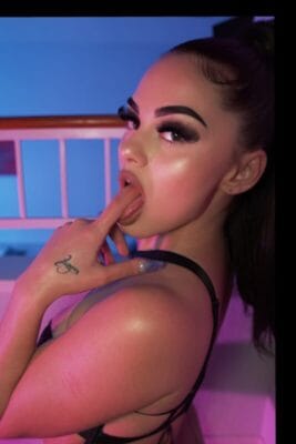 Italian Stallion Aria Staz OnlyFans Italiane - @ariastaz
