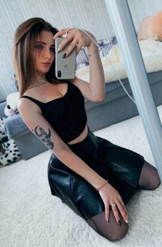 Elizabeth OnlyFans Italiane - @bisexygirl